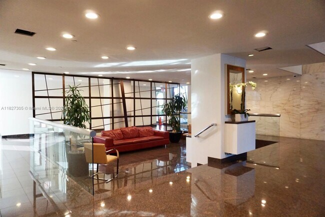 Building Photo - 1541 Brickell Ave