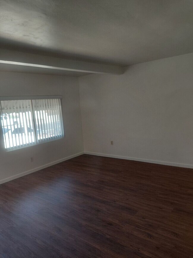 Foto del edificio - Charming Two Bedroom / One Bath Home! Very...