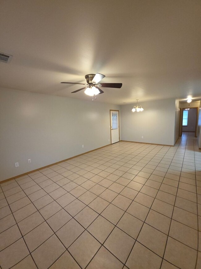 Building Photo - 1109 S Oswego Ave