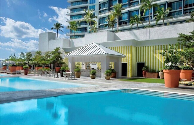 Foto del edificio - 1300 S Miami Ave