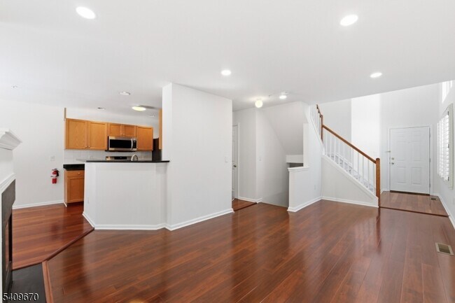 Building Photo - 402 Dalton Ct