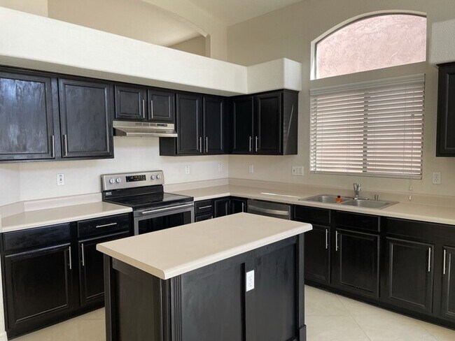 Building Photo - Gated North Glendale home 2 or 3 bed 2 bath Community Pool