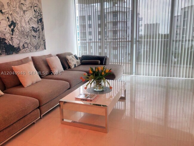 Foto del edificio - 3131 NE 188th St