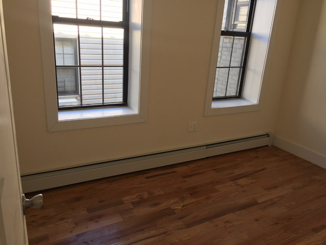 Foto del edificio - 391 Montauk Ave