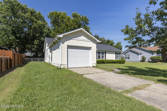 Building Photo - 2039 Hunters Ridge Dr