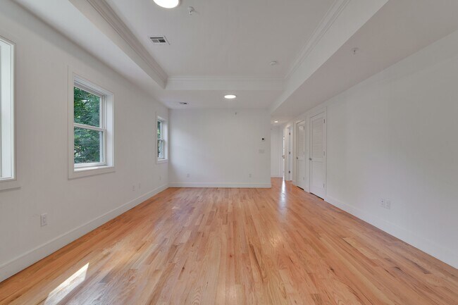 Building Photo - 354 South Avenue E