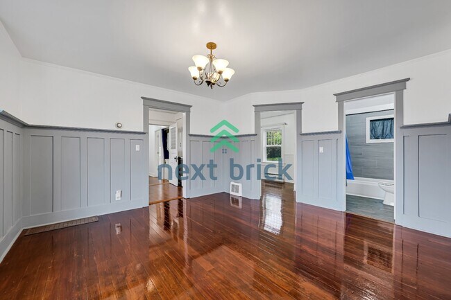 Foto del edificio - 3 BED & 2 BATH SINGLE FAMILY HOUSE FOR RENT