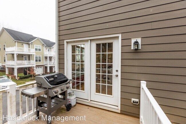 Building Photo - 3 br, 2.5 bath House - 1604 Kempton Place