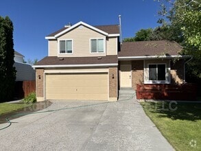 Building Photo - 2324 Sierra Dr