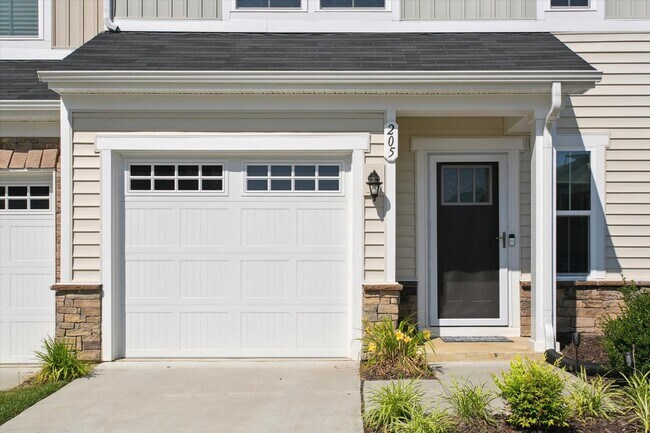 Building Photo - 205 Capeside Ct