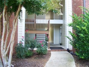 Building Photo - 513 Meadowland Ct