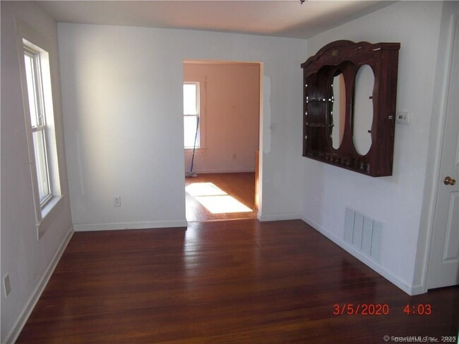 Foto del edificio - 366 Derby Ave