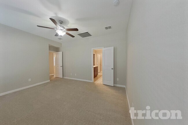 Building Photo - 1214 Cres View Dr