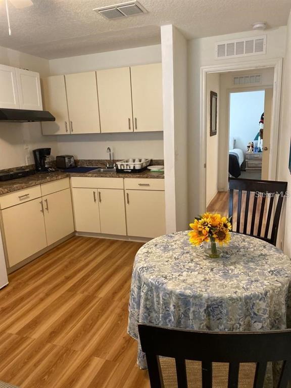 Foto del edificio - 7247 Wakeview Dr