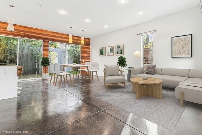 Building Photo - 3425 Louise St