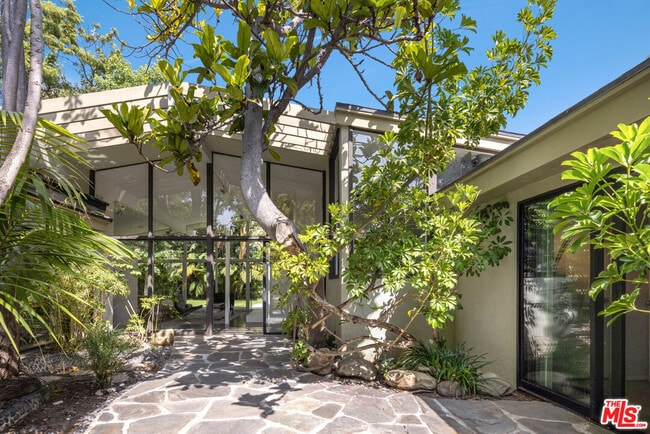 Building Photo - 30611 Las Estrellas Dr