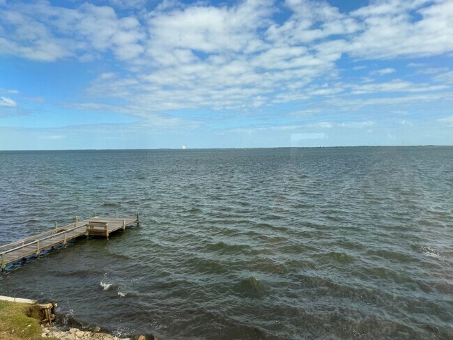 Foto del edificio - Directly on the River, what a view!!