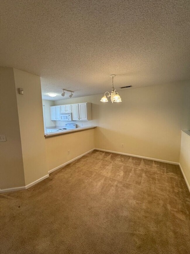 Foto del edificio - Holton Place - McClelland Dr.