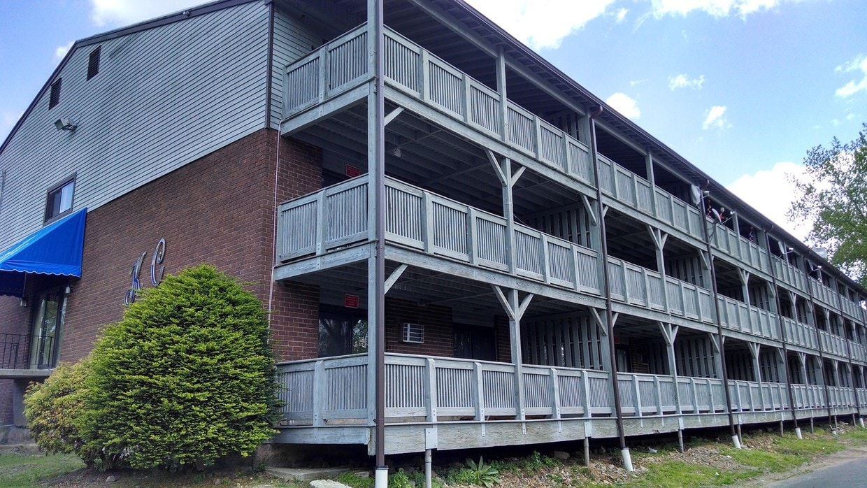 Primary Photo - Kings Court Apartments