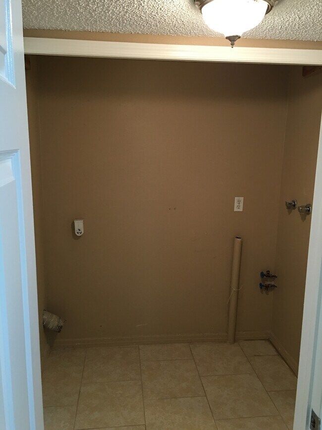 Foto del edificio - 1218 Abbey Crescent Ln