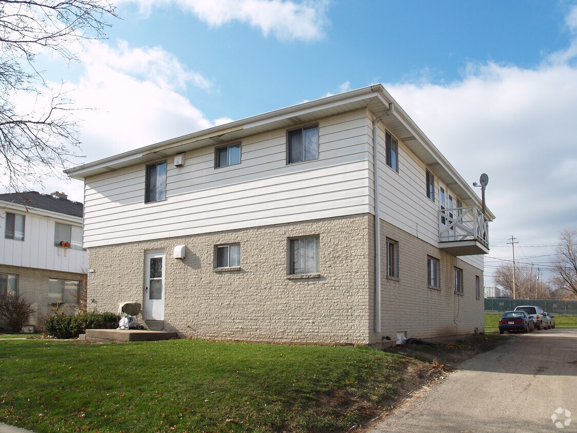 Building Photo - 1717 S 89th St