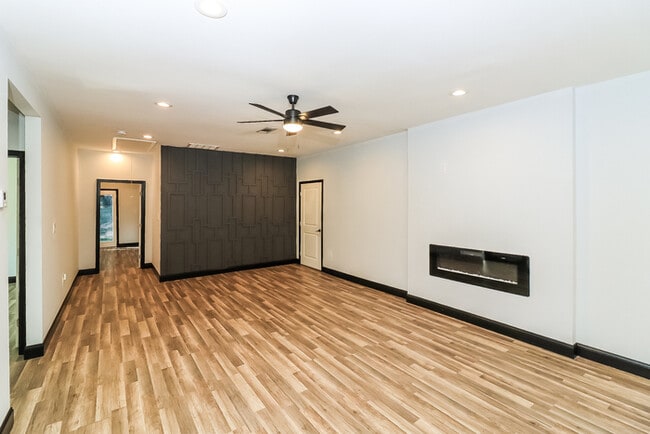 Foto del edificio - 1433 Willow Dr