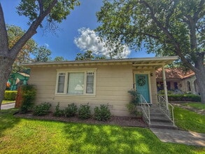 Building Photo - 460 Comal Ave