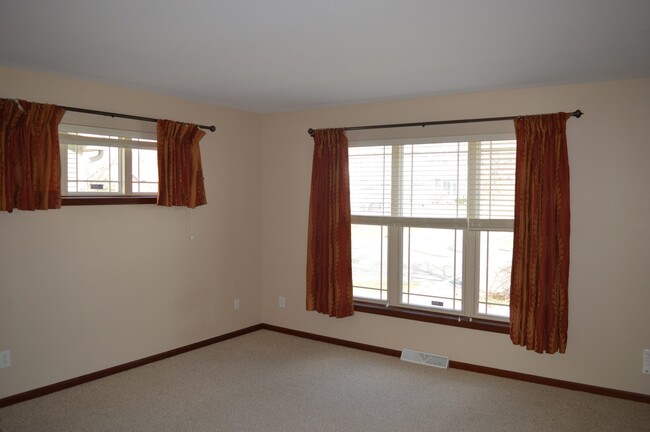 Building Photo - 9009 Ancient Oak Ln