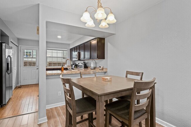 Foto del edificio - Charming 2BR Townhome in Denver