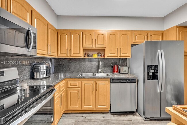 Foto del edificio - 3375 N Country Club Dr