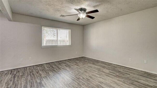 Foto del edificio - 4 Bed 2 Bath-South Gate Addition of Moore, OK