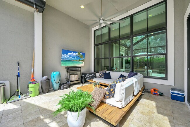 Building Photo - 8855 Watercrest Cir W