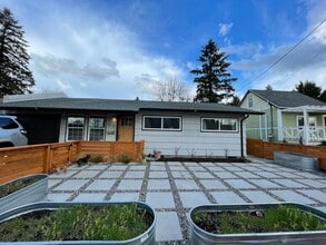 Building Photo - 610 NE 92nd Ave