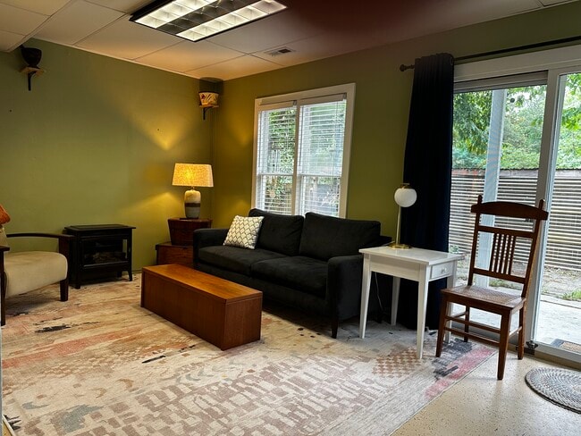 Living room - 108 Lisa Dr