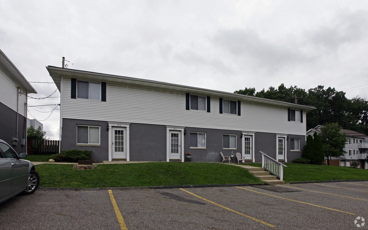 Building Photo - 810-832 Clyde Ave