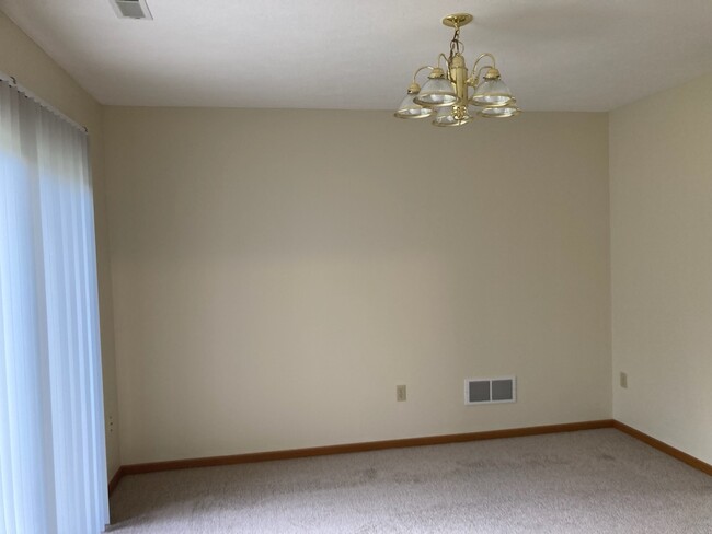 Building Photo - 767 Doty Dr
