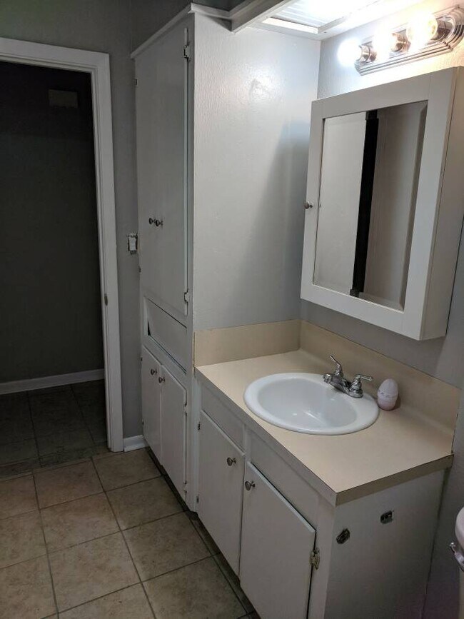 Foto del edificio - 7913 Woodfield Dr