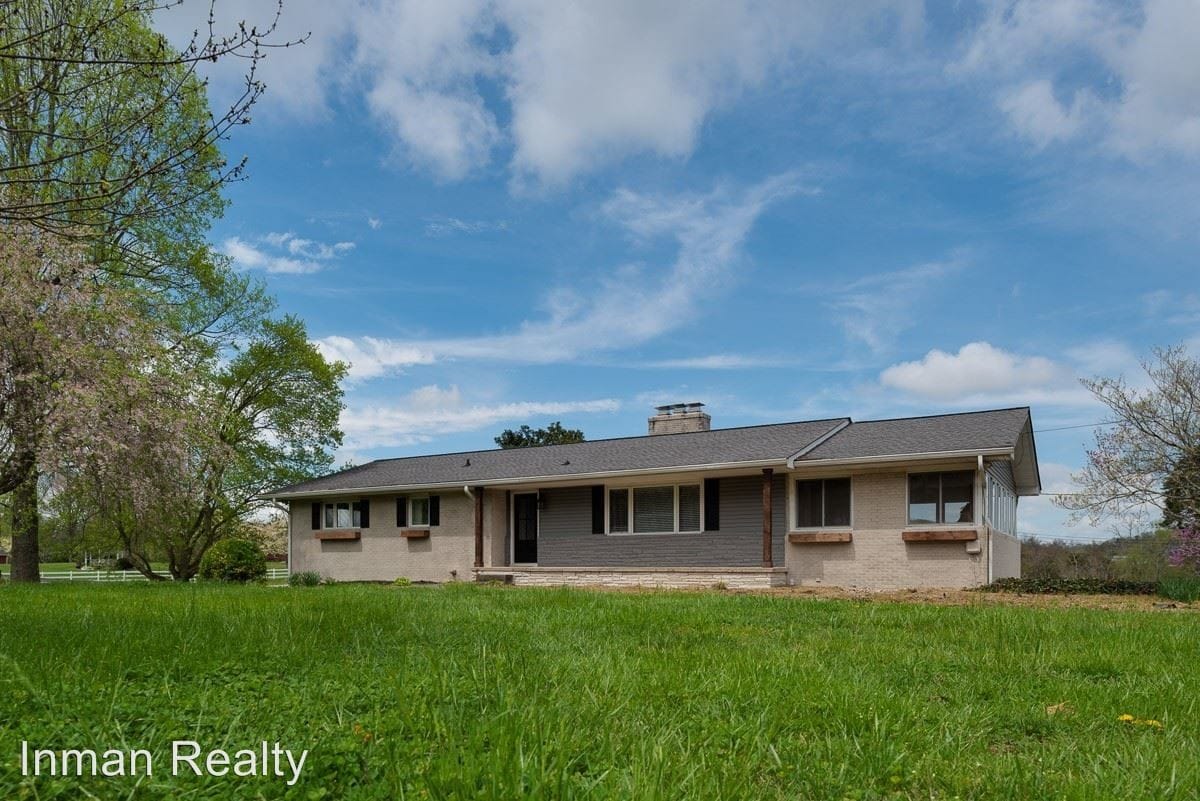 3 br, 2 bath House 7916 Oak Ridge Hwy House Rental in Knoxville, TN