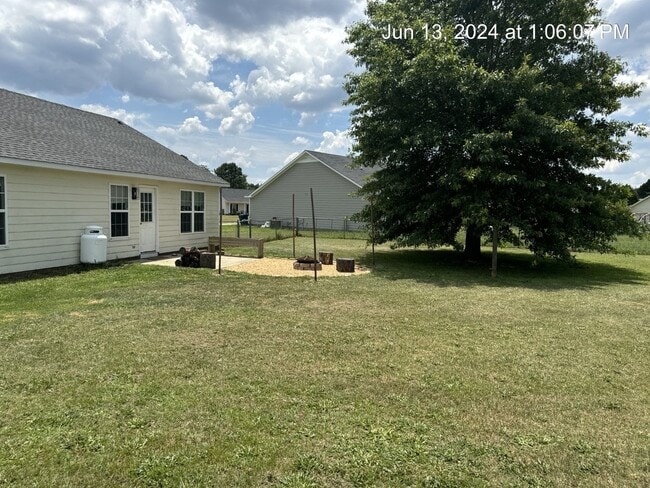 Building Photo - 146 Cavalier Dr