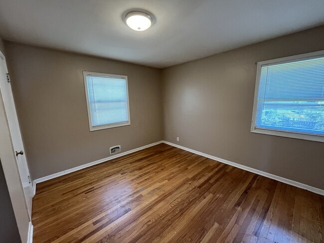 Building Photo - 5363 N 47th Ave