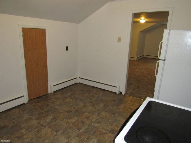 Building Photo - 2 br, 1 bath Triplex - Valley Acres #3