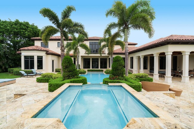 Foto del edificio - 8653  Twin Lake Drive