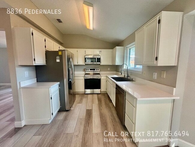 Foto del edificio - 8836 Pedernales-
