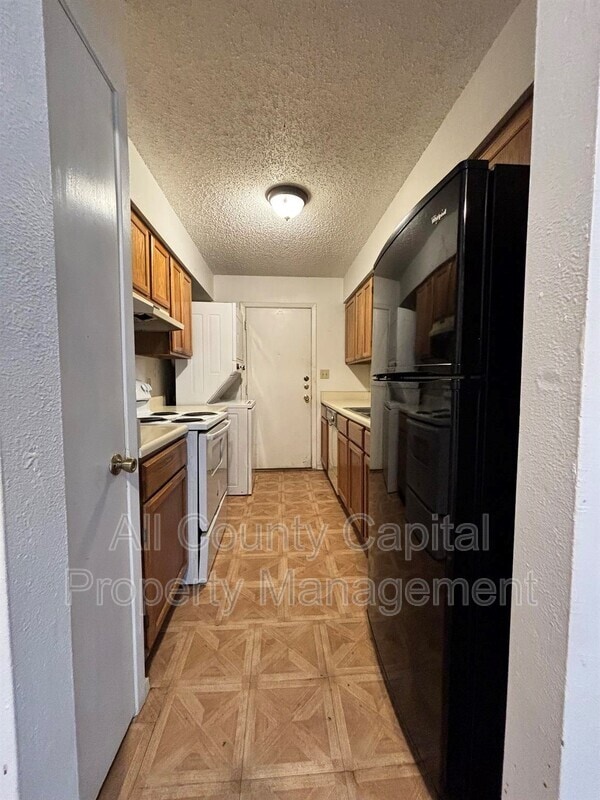Building Photo - 249 Craddock Ave