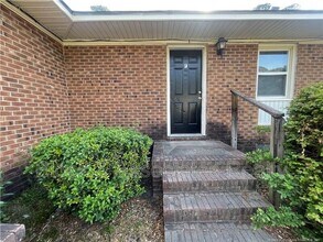 Building Photo - 4959 Fieldcrest Dr