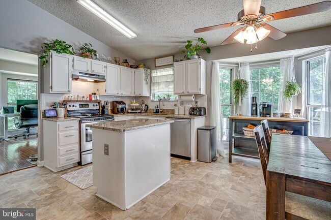 Building Photo - 3484 Lacrosse Ct