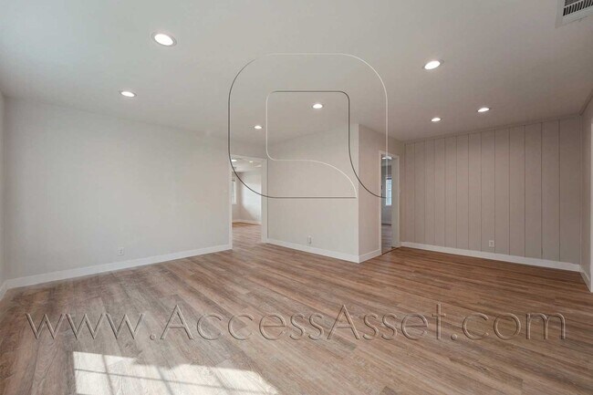 Foto del edificio - Spacious 4 Bed/2 Bath Home With EV Charger In Torrance!