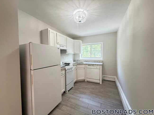 Building Photo - 63 Selkirk Rd