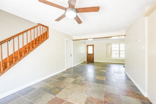 Foto del edificio - 201 Meadowlawn St