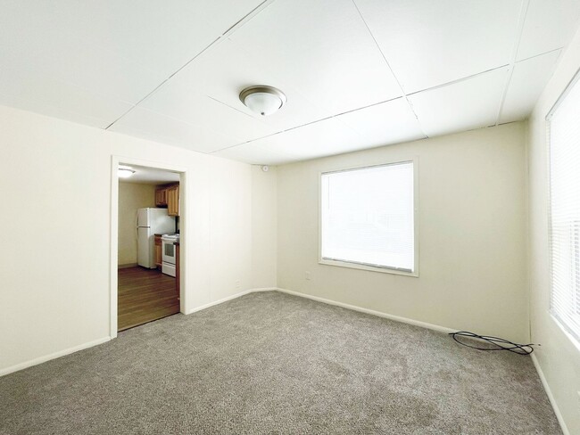 Building Photo - 3 Bedroom house with Garage!